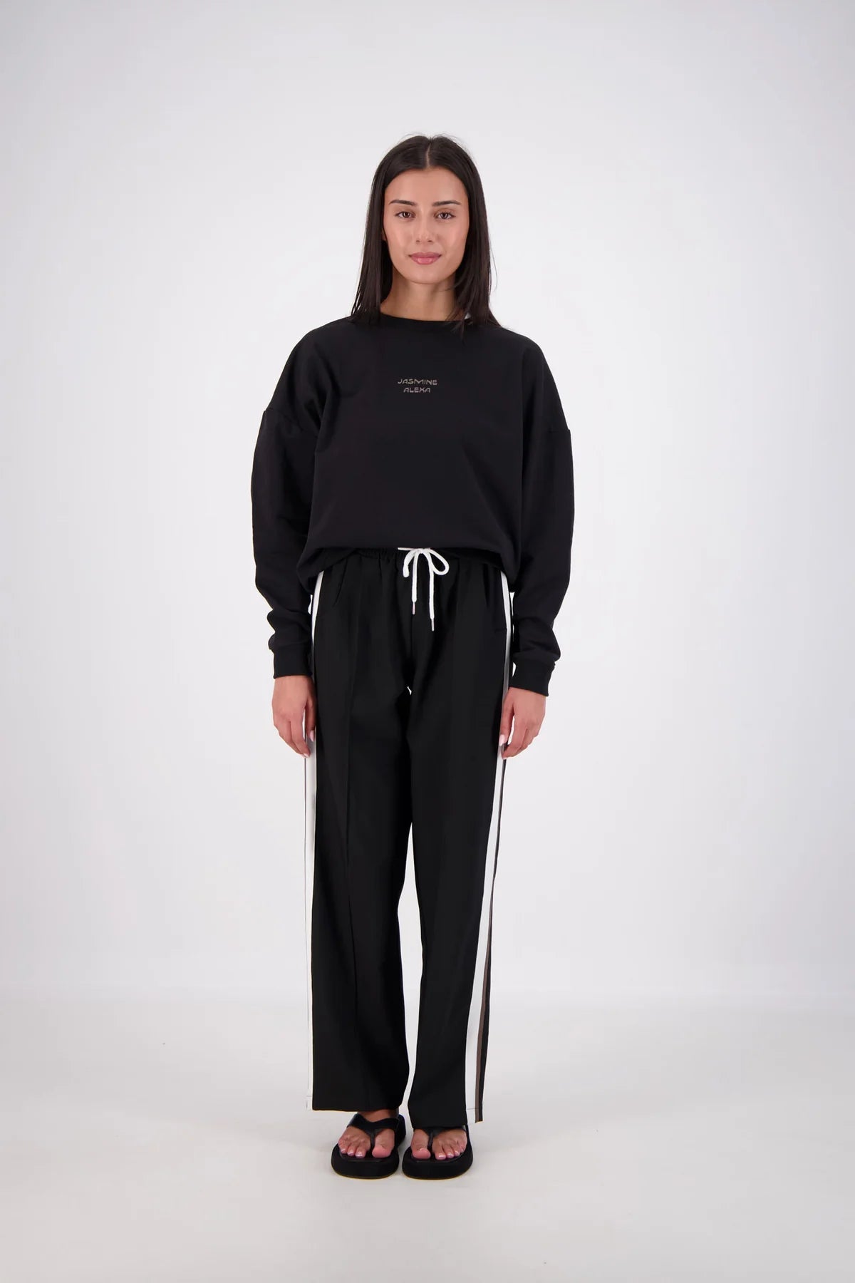 Relaxed Crew Neck Sweatshirt - Brown Jasmine Alexa