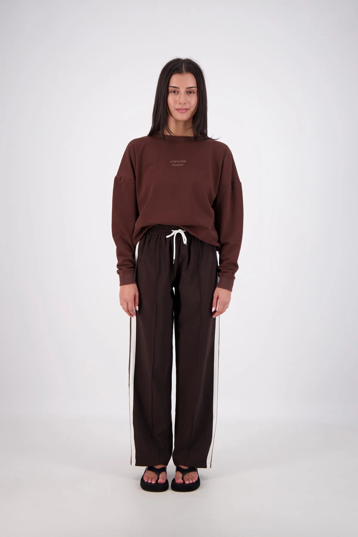 Relaxed Crew Neck Sweatshirt - Brown Jasmine Alexa