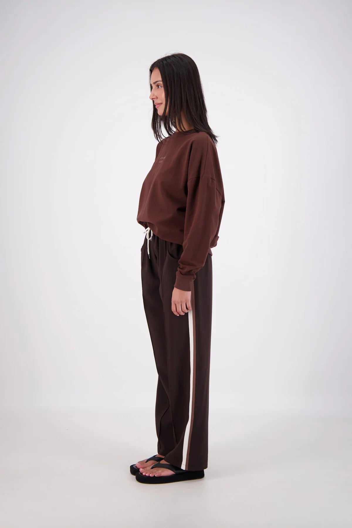 Relaxed Crew Neck Sweatshirt - Brown Jasmine Alexa