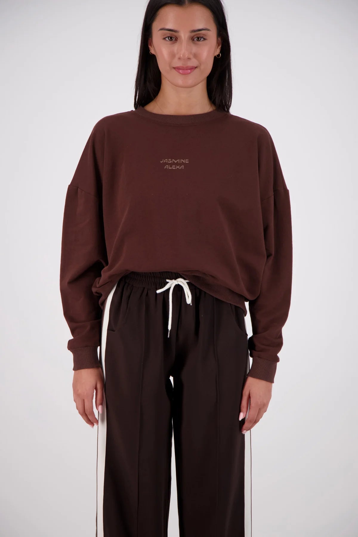Relaxed Crew Neck Sweatshirt - Brown Jasmine Alexa
