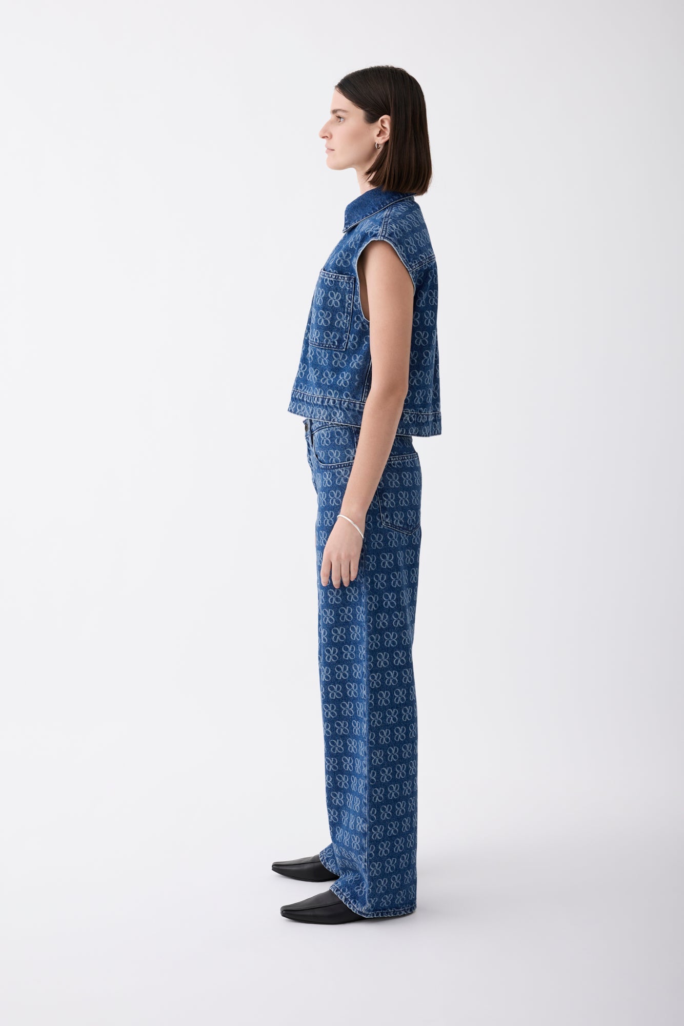 Rosie Sleeveless Shirt - Icon Dusk Outland Denim at cloth in brick side view 01