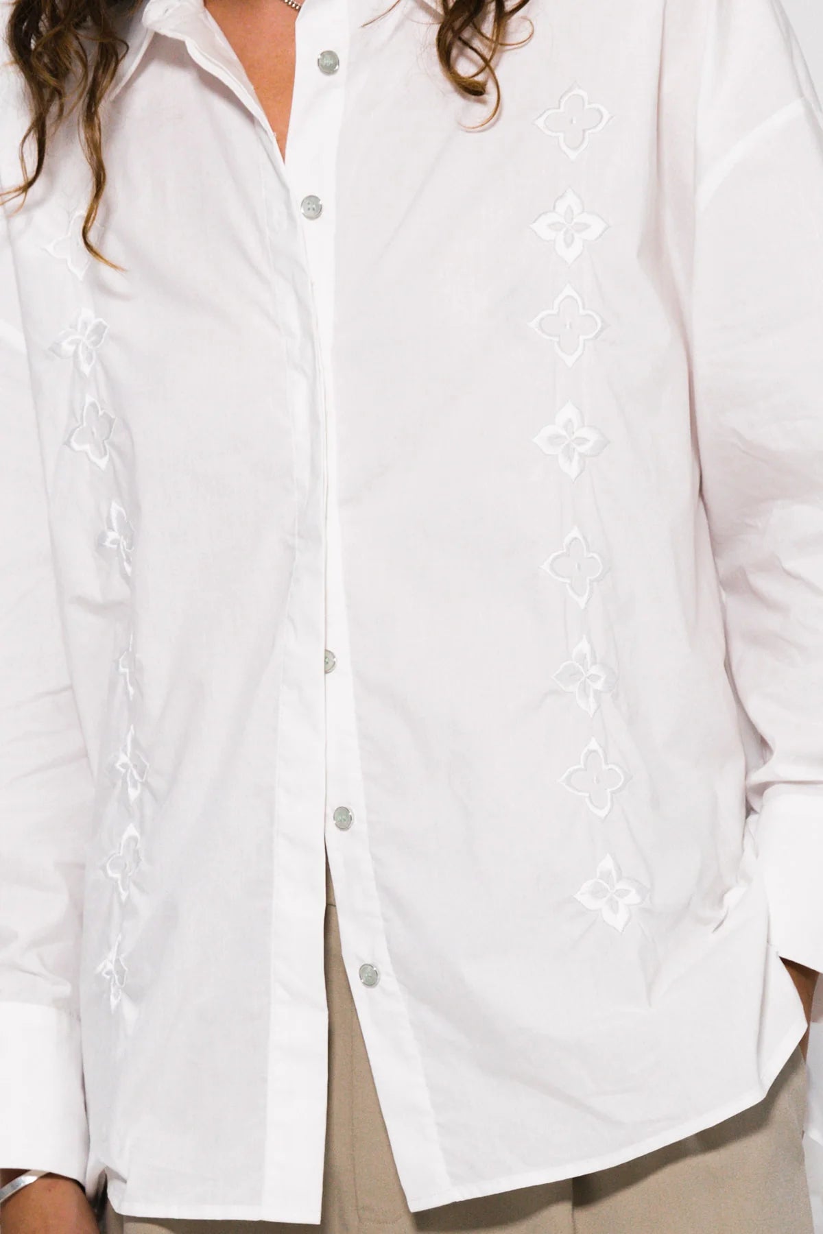 Emblem LS Shirt - White Something Very Special