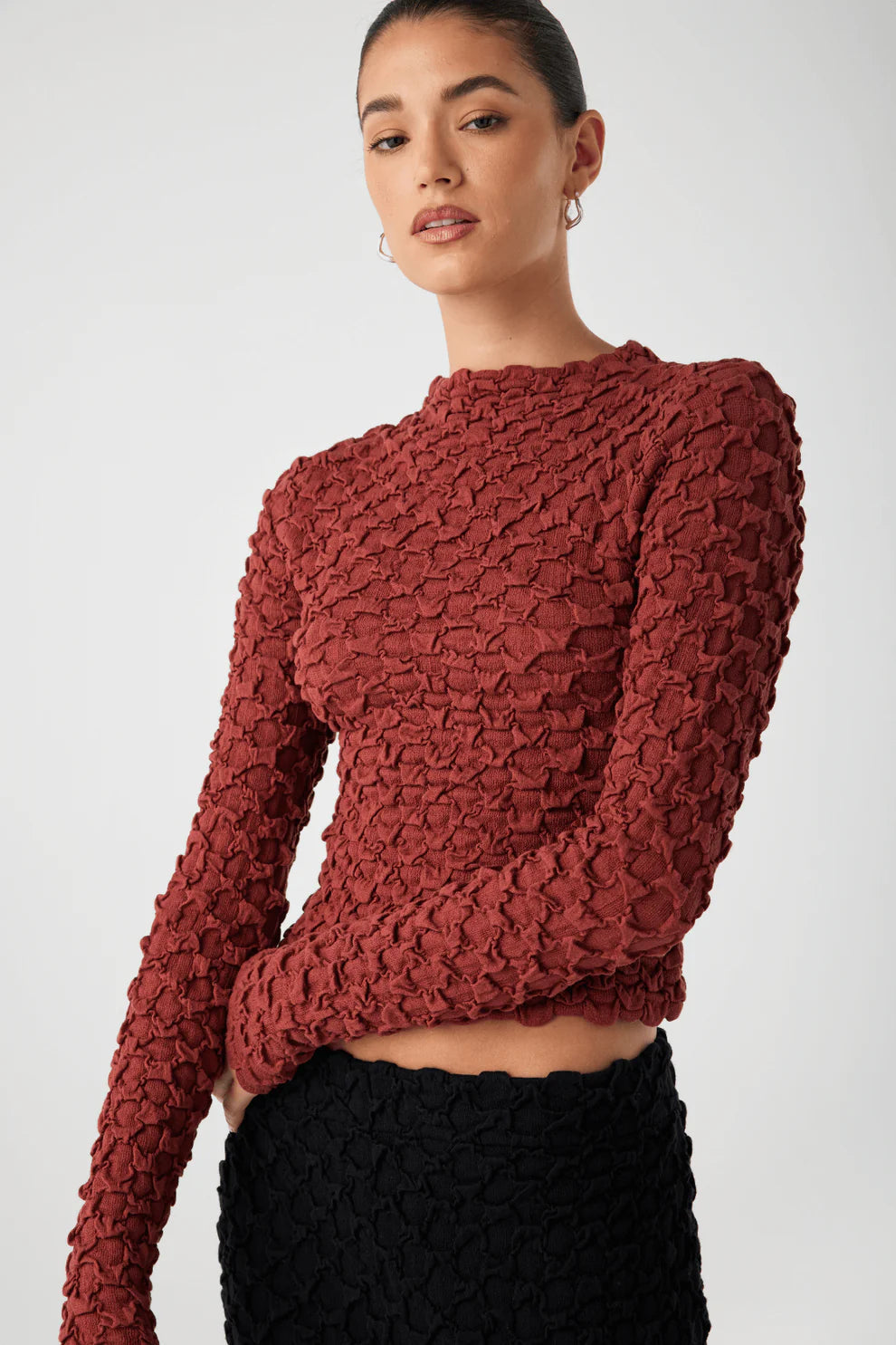 Suvi High Neck Top - Half Red Arcaa