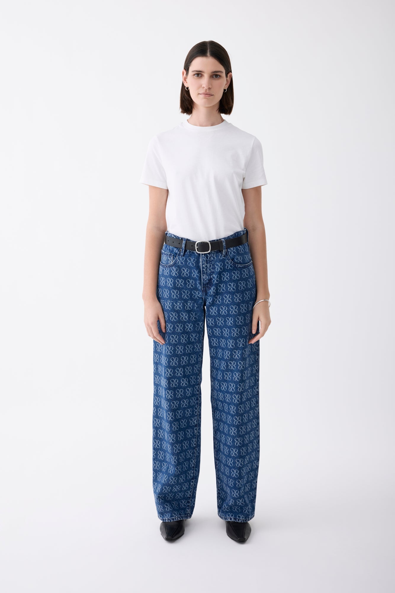 Avril Mid Slouchy Wide Jean - Icon Dusk Outland Denim at cloth in brick front view 