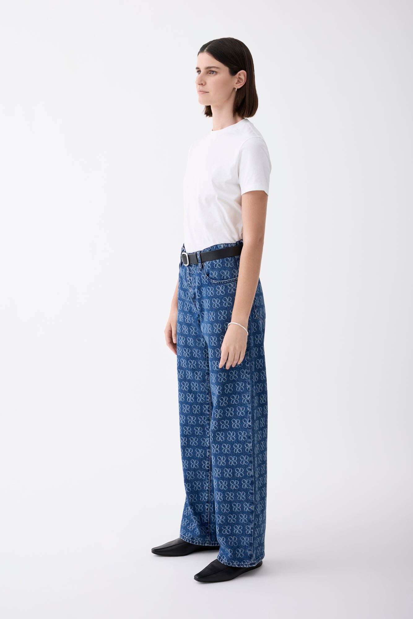 Avril Mid Slouchy Wide Jean - Icon Dusk Outland Denim at cloth in brick side view 01